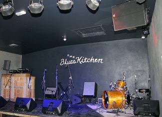 Martin Audio W8VDQ Cooking in the Blues Kitchen