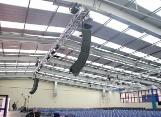 Top College in UK Opts for Expandable Vertical Array