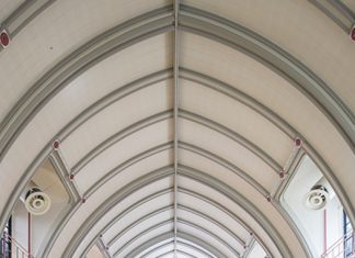 OmniLine Meets Pure AV’s University Lecture Theatre Challenges