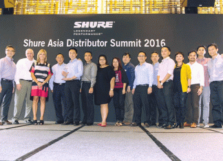 Shure Asia Presents E&E with both Distribution Centre of the Year & Outstanding Project Sales Awards