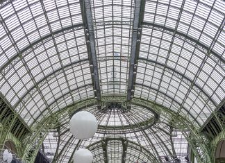 Riedel Sings in the Rain at the Grand Palais