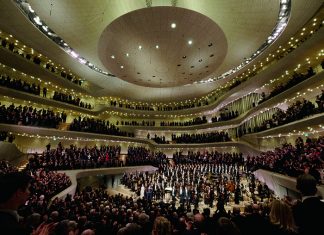 MA Light up the Hamburg Elbphilharmonie