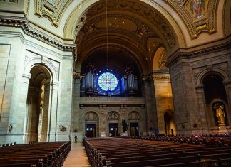 Iconyx Satisfies Large Demands at Cathedral of St. Paul