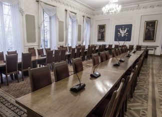 University of Warsaw Chooses Microflex Complete Wireless for the Historical Senate Hall