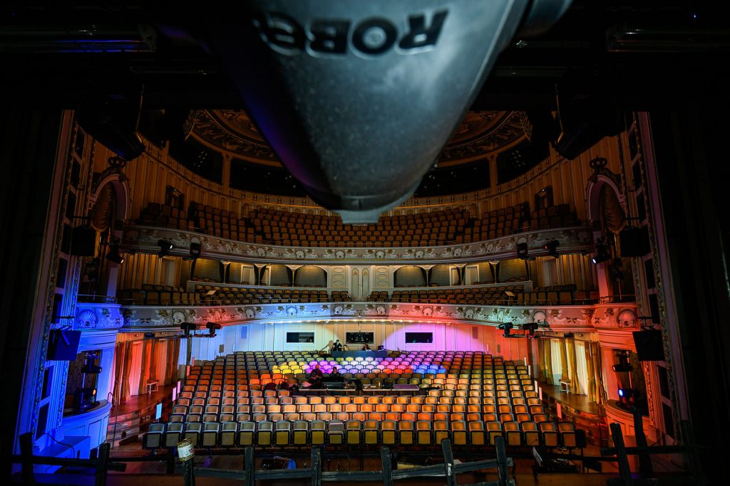 Staatsschauspiel Dresden chooses Robe T1s