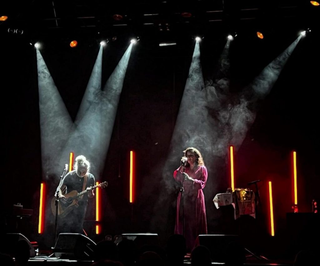 CHAUVET Professional ÉPIX Strip Tour fixtures illuminate the Kennedy’s in Dublin