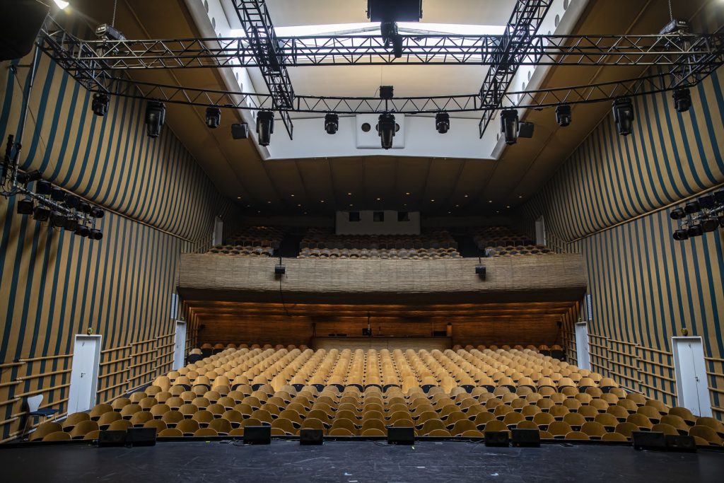 Bellevue Theatre chooses Robe TX1 PosiProfiles