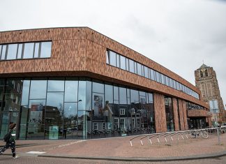 Theater de Bussel Invests in Robe T11s