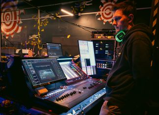 Poland’s first silent-disco musical deploys KLANG and DiGiCo The production of Jesus Christ Superstar in Poland as a silent disco musical utilises KLANG and DiGiCo’s Quantum 225 Pulse.