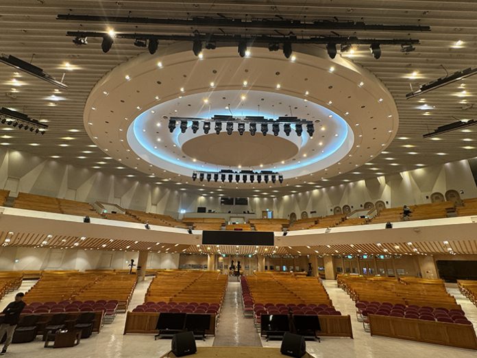 DiGiCo-Manna-Church The Manna Church team made the decision to replace their existing SD7 with two DiGiCo Quantum 852.