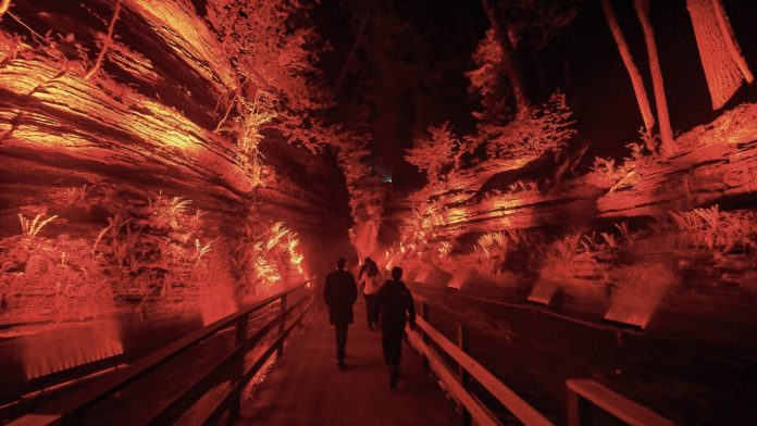 Dells Ghost Boat_2 Large Dells Ghost Boat_2 Large